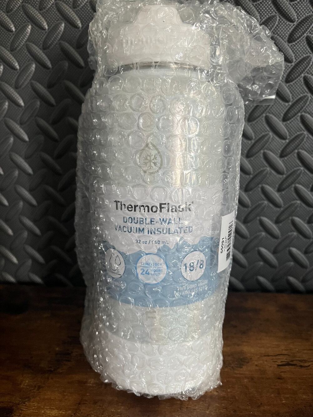 ThermoFlask Double Wall Vacuum Insulated Water Bottle Spout Lid White 32 oz